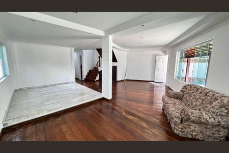 Casa à venda com 5 quartos, 333m² em Barra da Tijuca, Rio de Janeiro