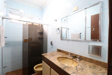 Casa à venda com 180m², 3 quartos e 2 vagasBanheiro da Suíte 1