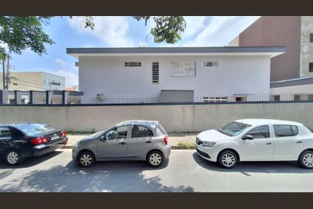 Casa à venda com 180m², 3 quartos e 2 vagas Casa à venda com 180m², 3 quartos e 2 vagasFachada