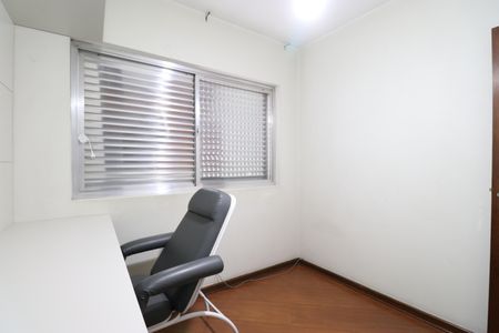 Casa à venda com 180m², 3 quartos e 2 vagasQuarto