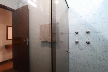 Casa à venda com 180m², 3 quartos e 2 vagasBanheiro da Suíte 1