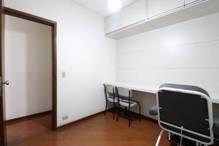 Casa à venda com 180m², 3 quartos e 2 vagasQuarto