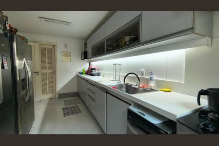 Casa de condomínio à venda com 300m², 5 quartos e 3 vagas