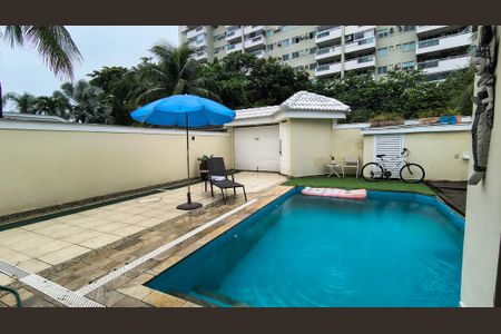 Casa de condomínio à venda com 300m², 5 quartos e 3 vagas