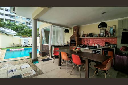 Casa de condomínio à venda com 300m², 5 quartos e 3 vagas