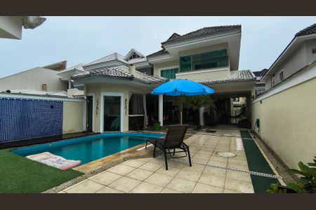 Casa de condomínio à venda com 300m², 5 quartos e 3 vagas