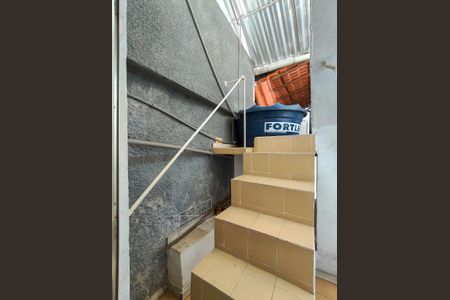 Casa à venda com 90m², 2 quartos e 1 vaga Casa à venda com 90m², 2 quartos e 1 vagaEscada