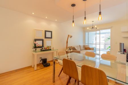 Apartamento à venda com 65m², 2 quartos e 2 vagasSala