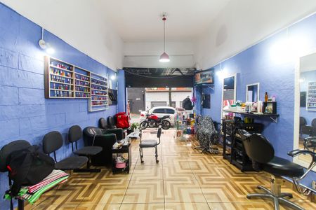 Casa à venda com 128m², 9 quartos e sem vagaSalão