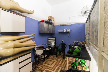 Casa à venda com 128m², 9 quartos e sem vagaSalão