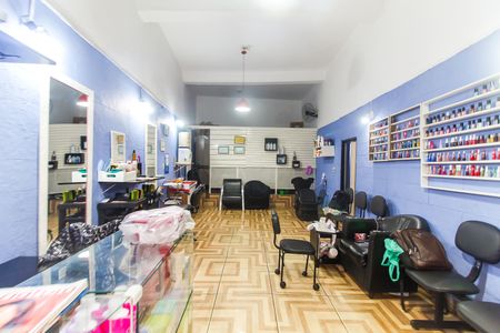 Casa à venda com 128m², 9 quartos e sem vagaSalão