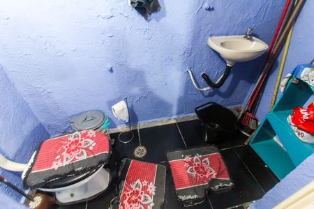 Casa à venda com 128m², 9 quartos e sem vagaSalão - Banheiro