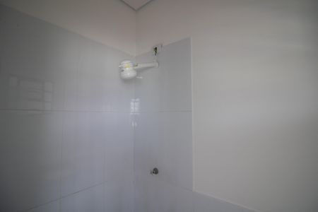 BANHEIRO de kitnet/studio para alugar com 1 quarto, 21m² em Parque Peruche, São Paulo