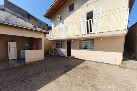 Casa à venda com 177m², 3 quartos e 4 vagasQuintal