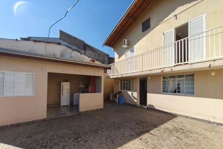 Casa à venda com 177m², 3 quartos e 4 vagasQuintal
