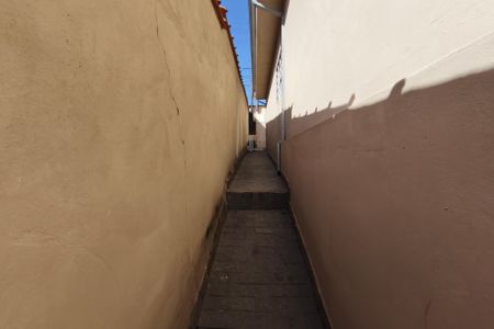 Casa à venda com 177m², 3 quartos e 4 vagasCorredor - Quintal