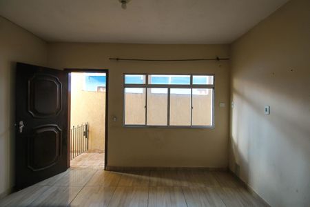 Sala de casa para alugar com 4 quartos, 125m² em Parque Santa Madalena, São Paulo
