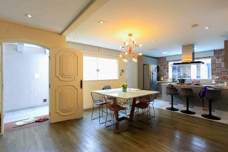 Casa à venda com 245m², 3 quartos e 3 vagas