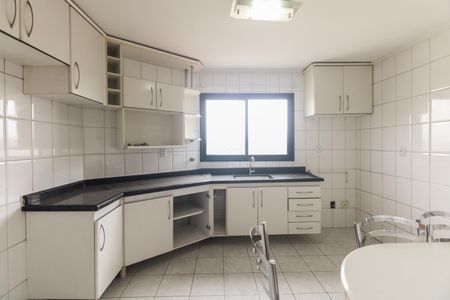 Apartamento à venda com 103m², 3 quartos e 2 vagasCozinha 