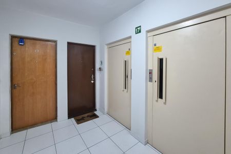 Apartamento à venda com 60m², 2 quartos e 1 vagaÁrea comum - lockbox