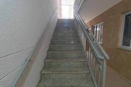 Apartamento à venda com 40m², 2 quartos e 1 vaga Apartamento à venda com 40m², 2 quartos e 1 vagaEscada