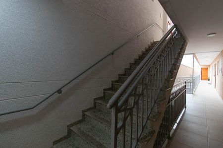 Apartamento à venda com 40m², 2 quartos e 1 vaga Apartamento à venda com 40m², 2 quartos e 1 vagaEscada