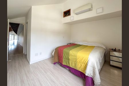 Casa de condomínio à venda com 252m², 4 quartos e 4 vagasFoto 54