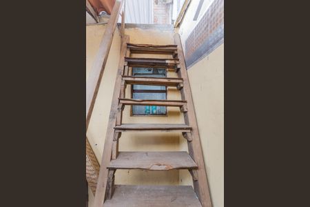 Casa à venda com 82m², 2 quartos e 1 vagaEscada de Acesso ao Terraço