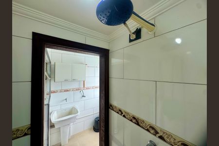 Apartamento para alugar com 63m², 2 quartos e 1 vaga Apartamento para alugar com 63m², 2 quartos e 1 vagaBanheiro da Área de Serviço