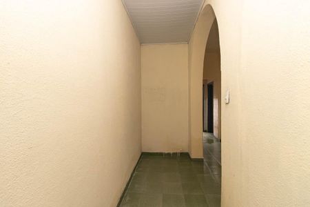 Casa à venda com 192m², 3 quartos e 8 vagas Casa à venda com 192m², 3 quartos e 8 vagasCorredor