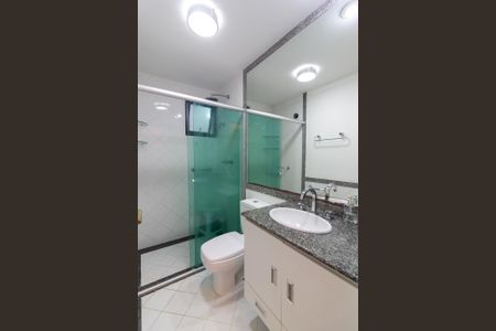 Apartamento à venda com 105m², 4 quartos e 2 vagas Apartamento à venda com 105m², 4 quartos e 2 vagasBanheiro Social