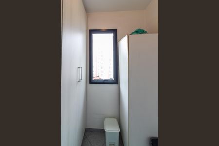 Apartamento à venda com 105m², 4 quartos e 2 vagas Apartamento à venda com 105m², 4 quartos e 2 vagasQuarto de Serviço