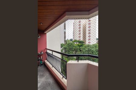 Apartamento à venda com 105m², 4 quartos e 2 vagas Apartamento à venda com 105m², 4 quartos e 2 vagasVaranda