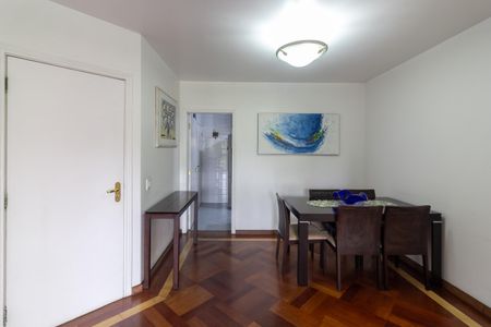 Apartamento à venda com 105m², 4 quartos e 2 vagas Apartamento à venda com 105m², 4 quartos e 2 vagasSala de Jantar