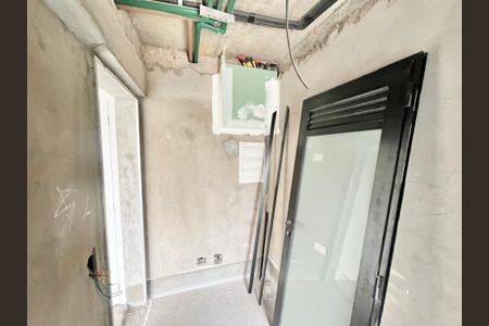 Apartamento à venda com 117m², 2 quartos e 2 vagas Apartamento à venda com 117m², 2 quartos e 2 vagasLavanderia