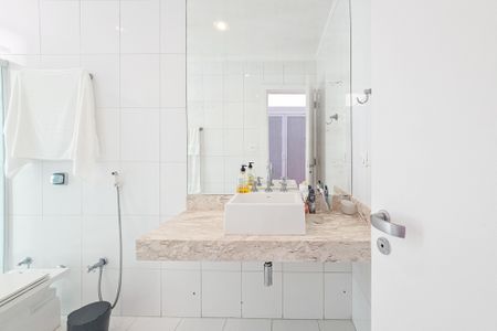 Apartamento para alugar com 270m², 3 quartos e 2 vagasbanheiro da suíte 1