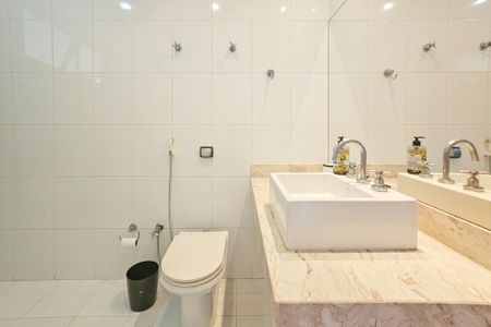 Apartamento para alugar com 270m², 3 quartos e 2 vagasbanheiro 