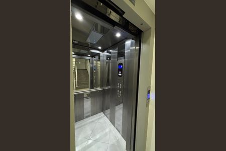 Apartamento à venda com 69m², 3 quartos e 2 vagas Apartamento à venda com 69m², 3 quartos e 2 vagasElevador