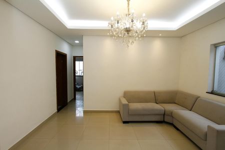 Sala de casa para alugar com 3 quartos, 360m² em Minas Brasil, Belo Horizonte