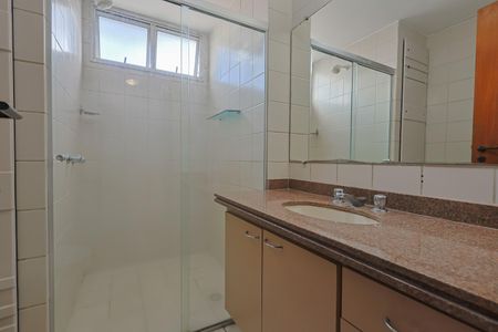 Banheiro de apartamento para alugar com 1 quarto, 80m² em Funcionários, Belo Horizonte