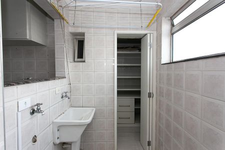 Apartamento para alugar com 58m², 2 quartos e 1 vagaÁrea de Serviço