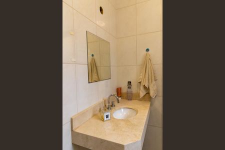 Casa à venda com 195m², 3 quartos e 3 vagas Casa à venda com 195m², 3 quartos e 3 vagasBanheiro