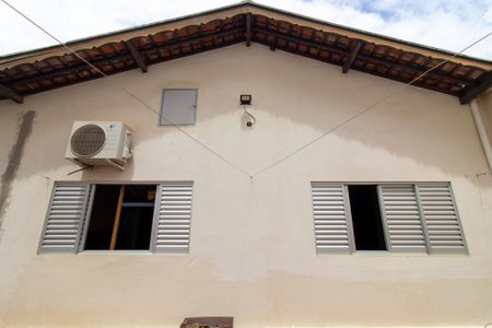 Casa à venda com 195m², 3 quartos e 3 vagas Casa à venda com 195m², 3 quartos e 3 vagasÁrea externa