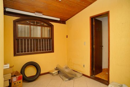 Sala de TV de casa à venda com 3 quartos, 250m² em Piratininga, Niterói