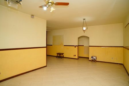 Sala de casa à venda com 3 quartos, 250m² em Piratininga, Niterói