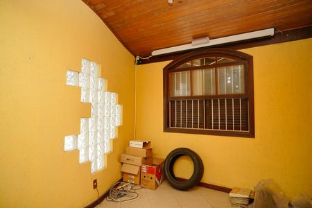 Casa à venda com 250m², 3 quartos e 2 vagas Casa à venda com 250m², 3 quartos e 2 vagasSala de TV