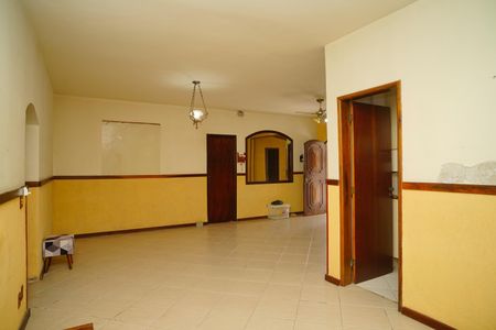 Sala de casa à venda com 3 quartos, 250m² em Piratininga, Niterói