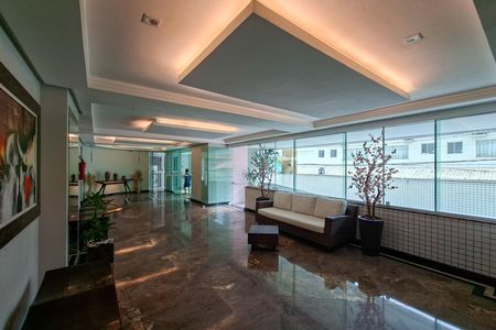 Apartamento para alugar com 250m², 4 quartos e 2 vagas Apartamento para alugar com 250m², 4 quartos e 2 vagasHall de entrada