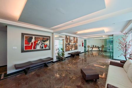 Apartamento para alugar com 250m², 4 quartos e 2 vagas Apartamento para alugar com 250m², 4 quartos e 2 vagasHall de entrada