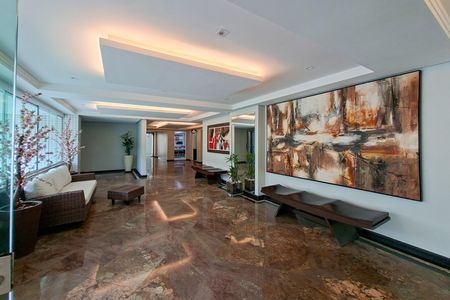 Apartamento para alugar com 250m², 4 quartos e 2 vagas Apartamento para alugar com 250m², 4 quartos e 2 vagasHall de entrada
